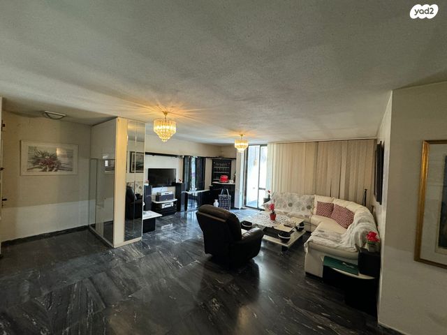 גג/ פנטהאוז, אזורי חן, גימל החדשה, תל אביב יפו