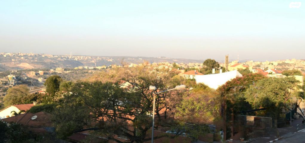 דו משפחתי, שערי תקווה