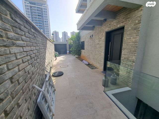 בית פרטי/ קוטג', לודיוב, נווה גן, פתח תקווה