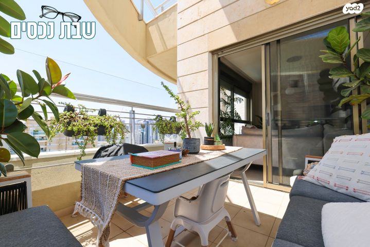 דירה, מרדכי גור, רמת הדר, גבעת שמואל