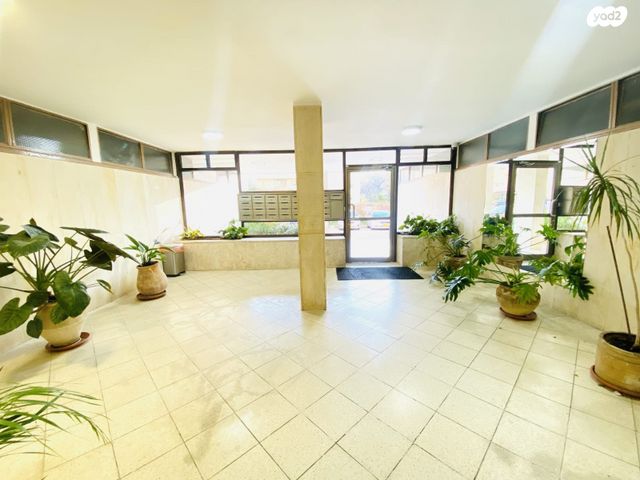 דירה, יהודה בורלא, ניות, ירושלים