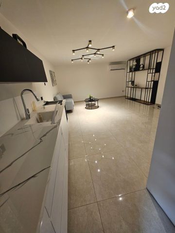 בית פרטי/ קוטג', לודיוב, נווה גן, פתח תקווה