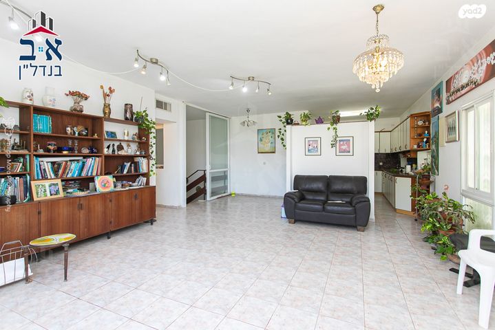 דירה, אלכסנדר ינאי, כרמליה, חיפה