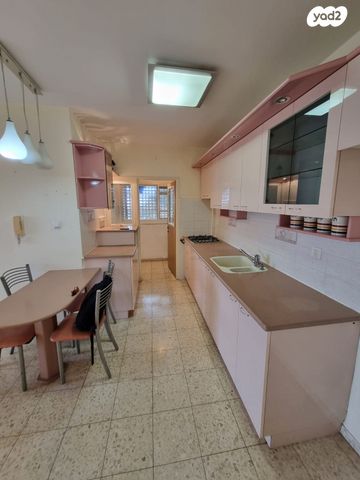 דירה, שדרות פנחס ספיר, קרית ים  א', קרית ים