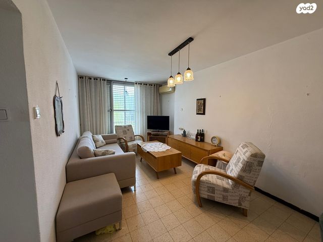 דירה, ראובן יודלוביץ, רמז, מערב ותיק, ראשון לציון