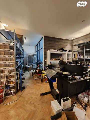 חנויות/ שטח מסחרי