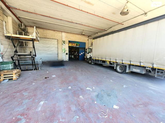 מחסנים, פארק תעשיות השרון, קדימה צורן