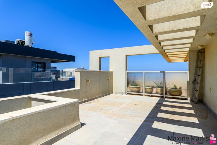 דו משפחתי, אקסודוס, גלי הים, נתניה