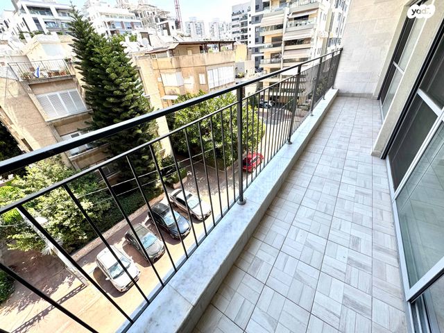 דירה, הרבי מרוז'ין 10, נווה רם, שיכון מזרחי, רמת גן