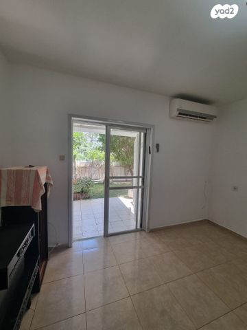 דירת גן, כפר יונה