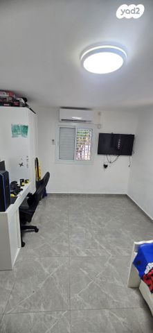 בית פרטי/ קוטג', ירמיהו 38, נאות יהודית ונווה ארזים, חולון