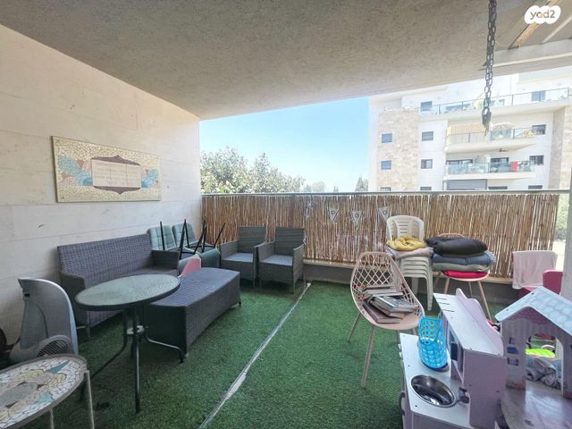 דירה, הרב זבולון גרז, רחובות הצעירה, רחובות