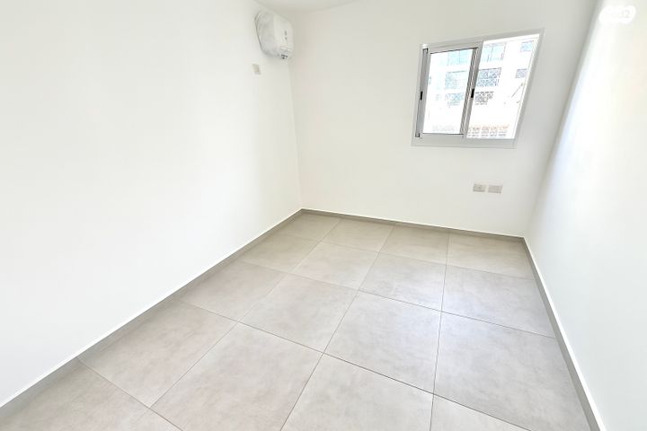 דירה, הרבי מרוז'ין 10, נווה רם, שיכון מזרחי, רמת גן