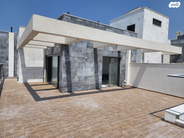 מרכז, קרית עבודה