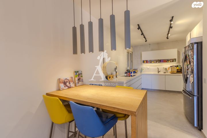 דירה, צור יצחק, צור יצחק