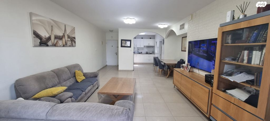 דירה, אלכסנדר פן, אשדוד