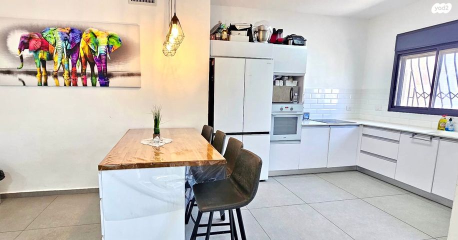 דירה, רחובות הצעירה, רחובות