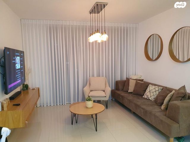 שושנה דמארי 22