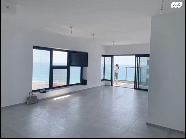 דירה, אריק איינשטיין, דרום חדש, פארק הים, בת ים