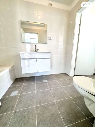 דירה, הרבי מרוז'ין 10, נווה רם, שיכון מזרחי, רמת גן