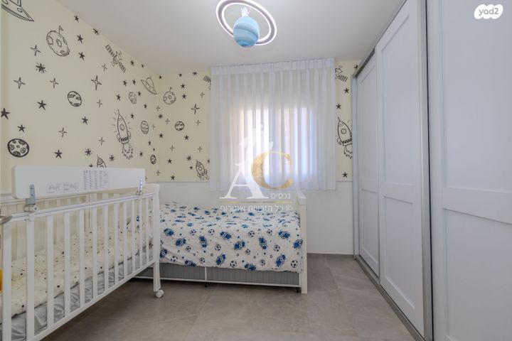 דירה, צור יצחק, צור יצחק