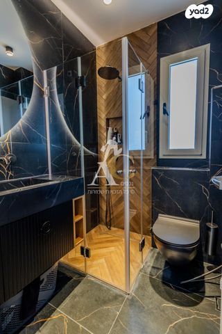 דירה, צור יצחק, צור יצחק