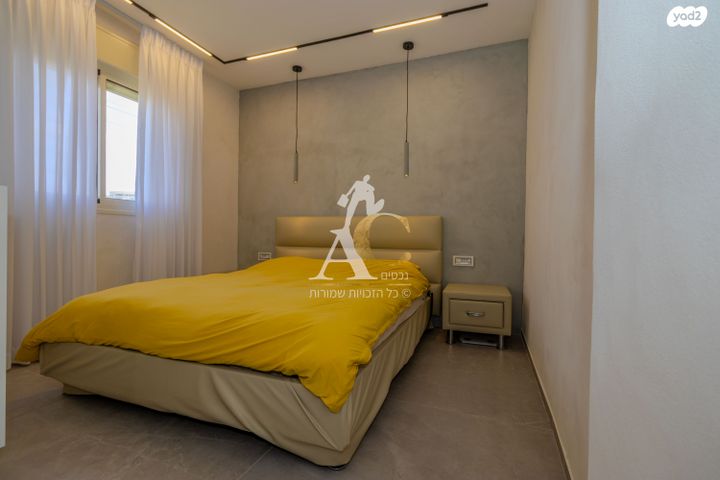 דירה, צור יצחק, צור יצחק