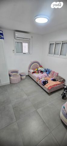 בית פרטי/ קוטג', ירמיהו 38, נאות יהודית ונווה ארזים, חולון