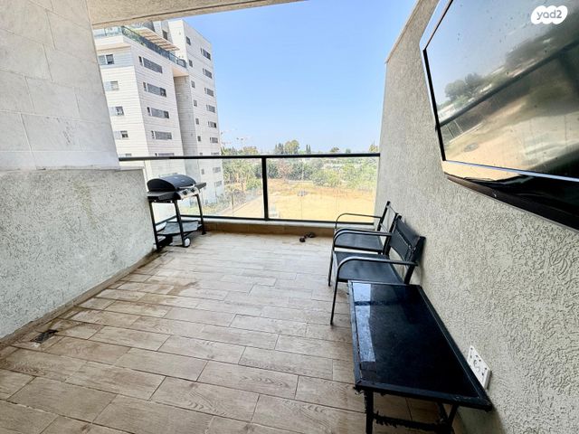 דירה, רחובות הצעירה, רחובות