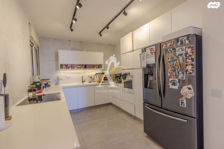 דירה, צור יצחק, צור יצחק