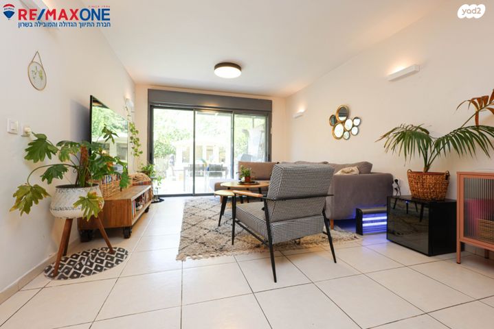 דירת גן, חסידה 6, כפר סבא הצעירה, כפר סבא