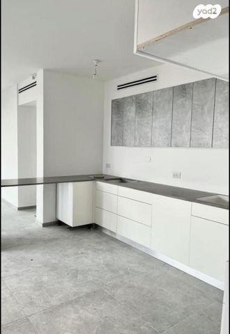 דירה, אריק איינשטיין, דרום חדש, פארק הים, בת ים