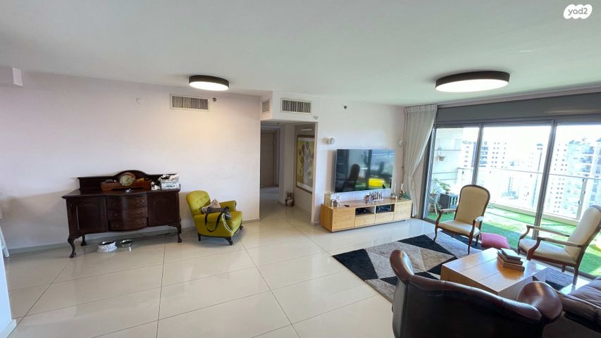 דירה, דרך המלך, גנים צפון, גני תקווה