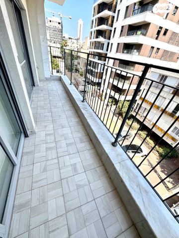 דירה, הרבי מרוז'ין 10, נווה רם, שיכון מזרחי, רמת גן