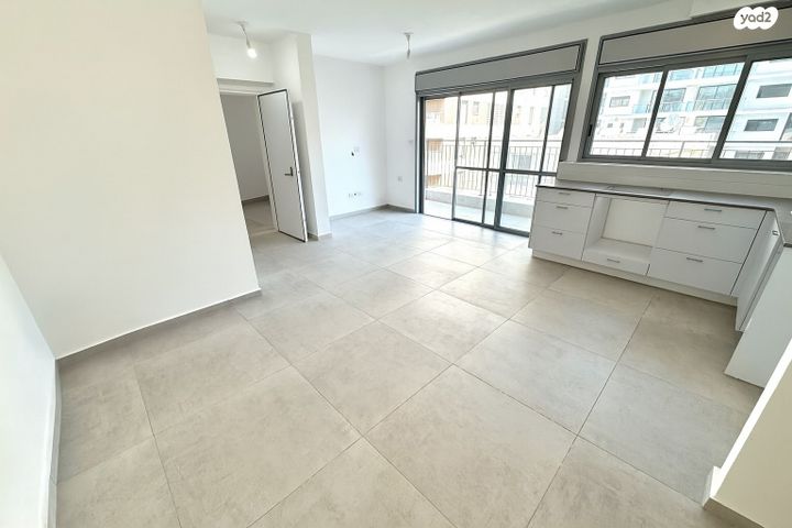 דירה, הרבי מרוז'ין 10, נווה רם, שיכון מזרחי, רמת גן