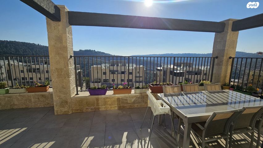 גג/ פנטהאוז, אבנר חי שאקי, גילה, ירושלים