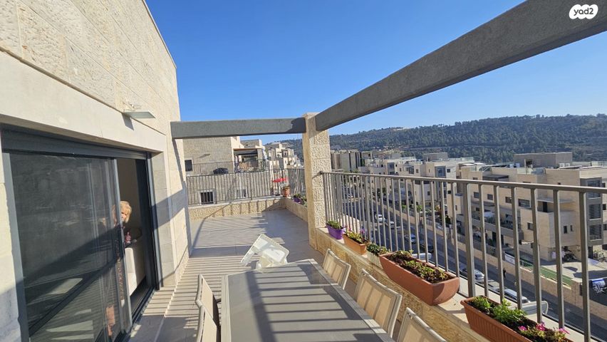 גג/ פנטהאוז, אבנר חי שאקי, גילה, ירושלים