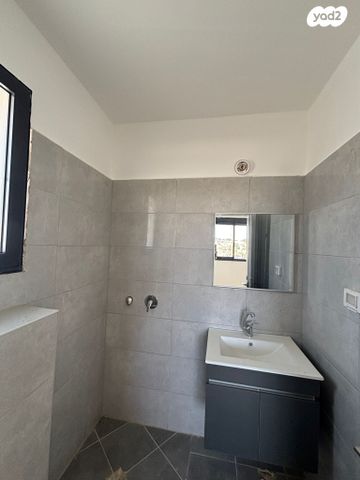 גג/ פנטהאוז, רועי קליין, בית שמש