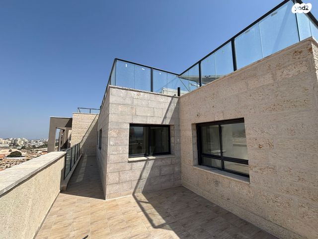 גג/ פנטהאוז, רועי קליין, בית שמש