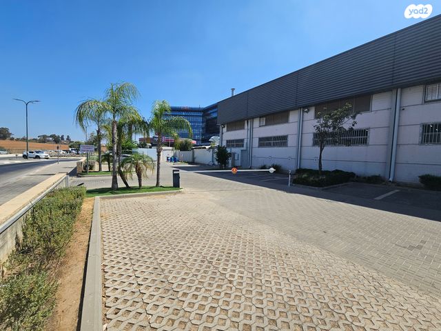 מבני תעשיה, רחובות