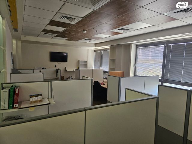 מבני תעשיה, רחובות