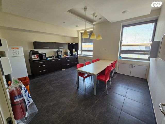 מבני תעשיה, רחובות