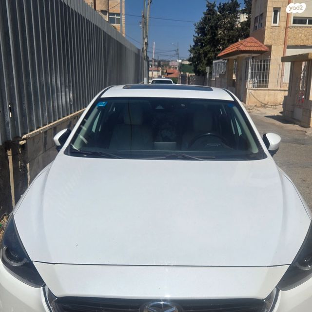 מודעת רכב מאזדה 3
