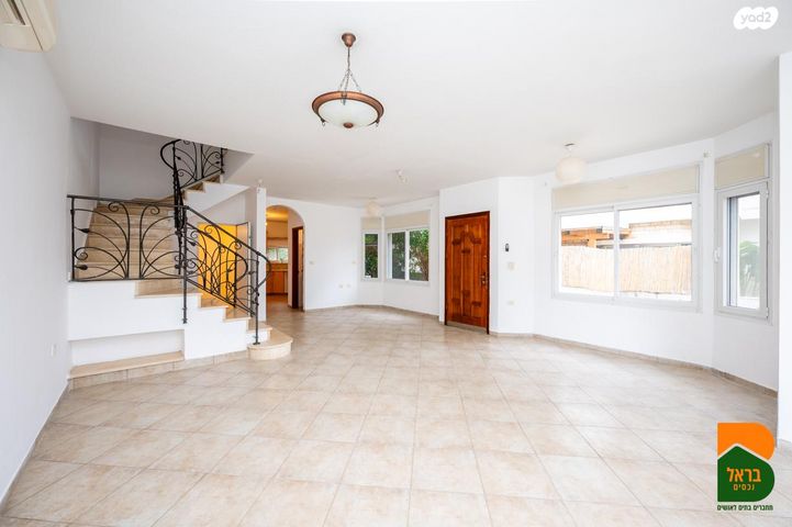 דו משפחתי, יפה נוף, פרדס חנה כרכור