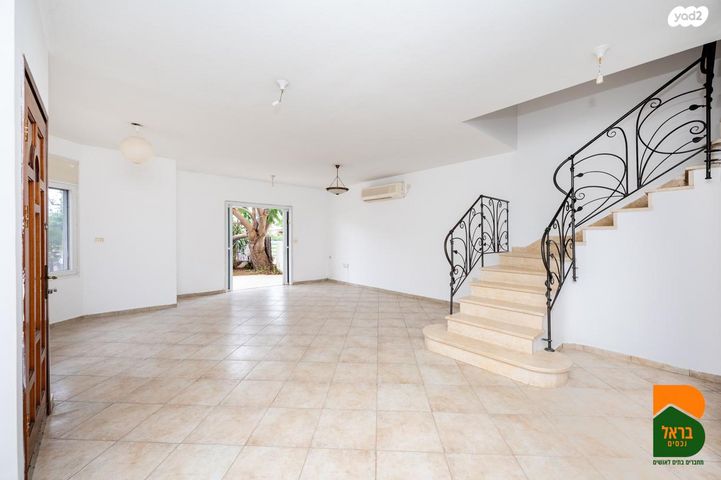 דו משפחתי, יפה נוף, פרדס חנה כרכור