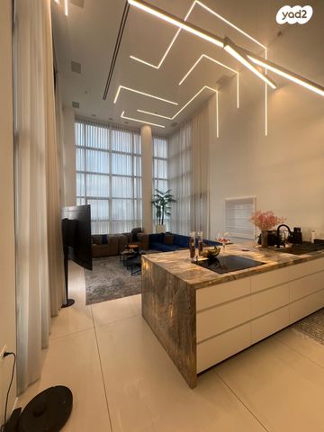 דופלקס, עוזי חיטמן, עיר ימים, נתניה