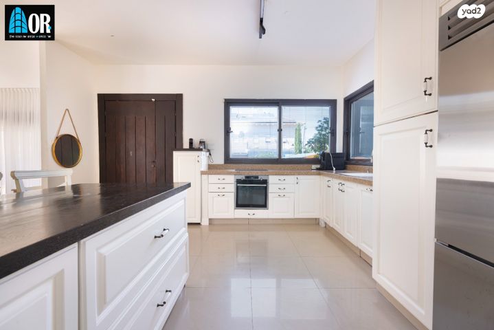 דו משפחתי, הרב אברהם מאיר יעקובוביץ, נחלת יהודה, ראשון לציון