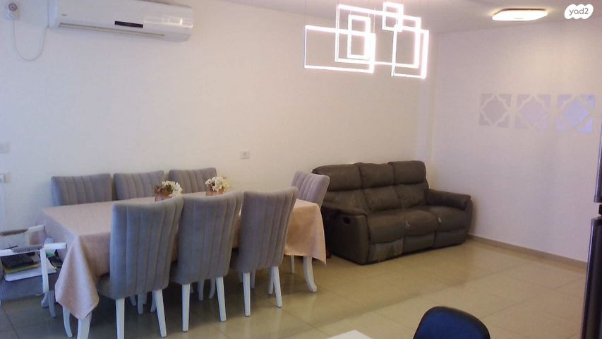 דירה, הרב לוין מרישא, הפועל המזרחי ה', שיכון ה', בני ברק