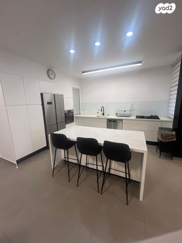 דירה, עוזי חיטמן, עיר ימים, נתניה