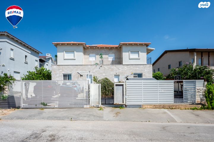 דו משפחתי, זכרון יעקב